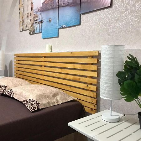 Large Apartment City Centre Bukares Bagian luar foto