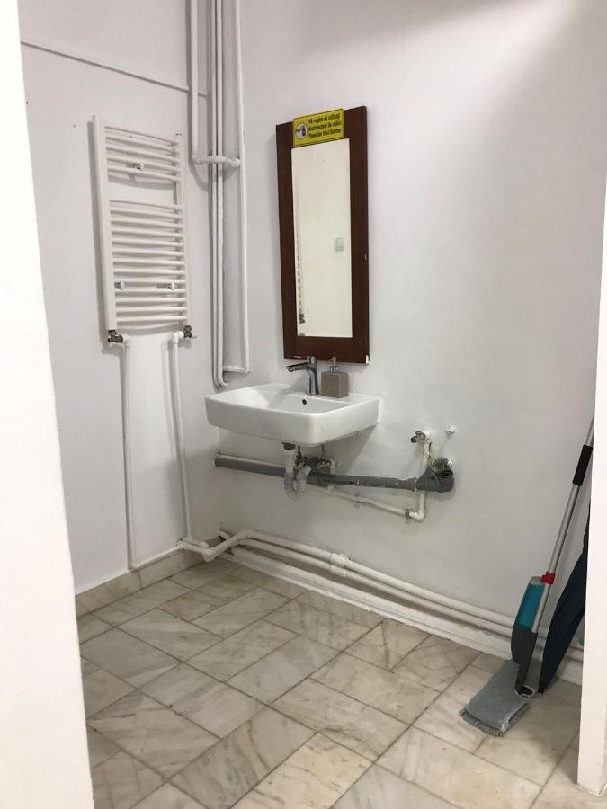 Large Apartment City Centre Bukares Bagian luar foto