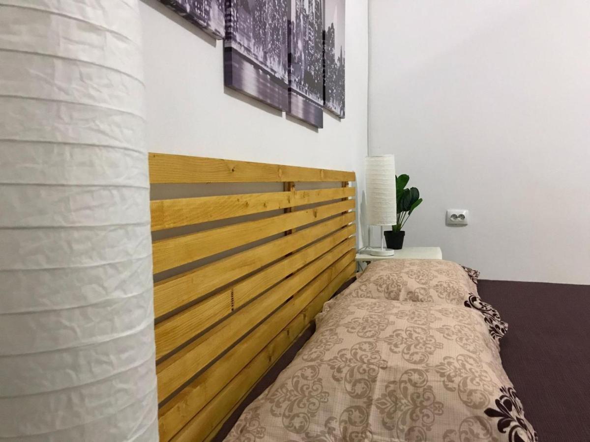 Large Apartment City Centre Bukares Bagian luar foto